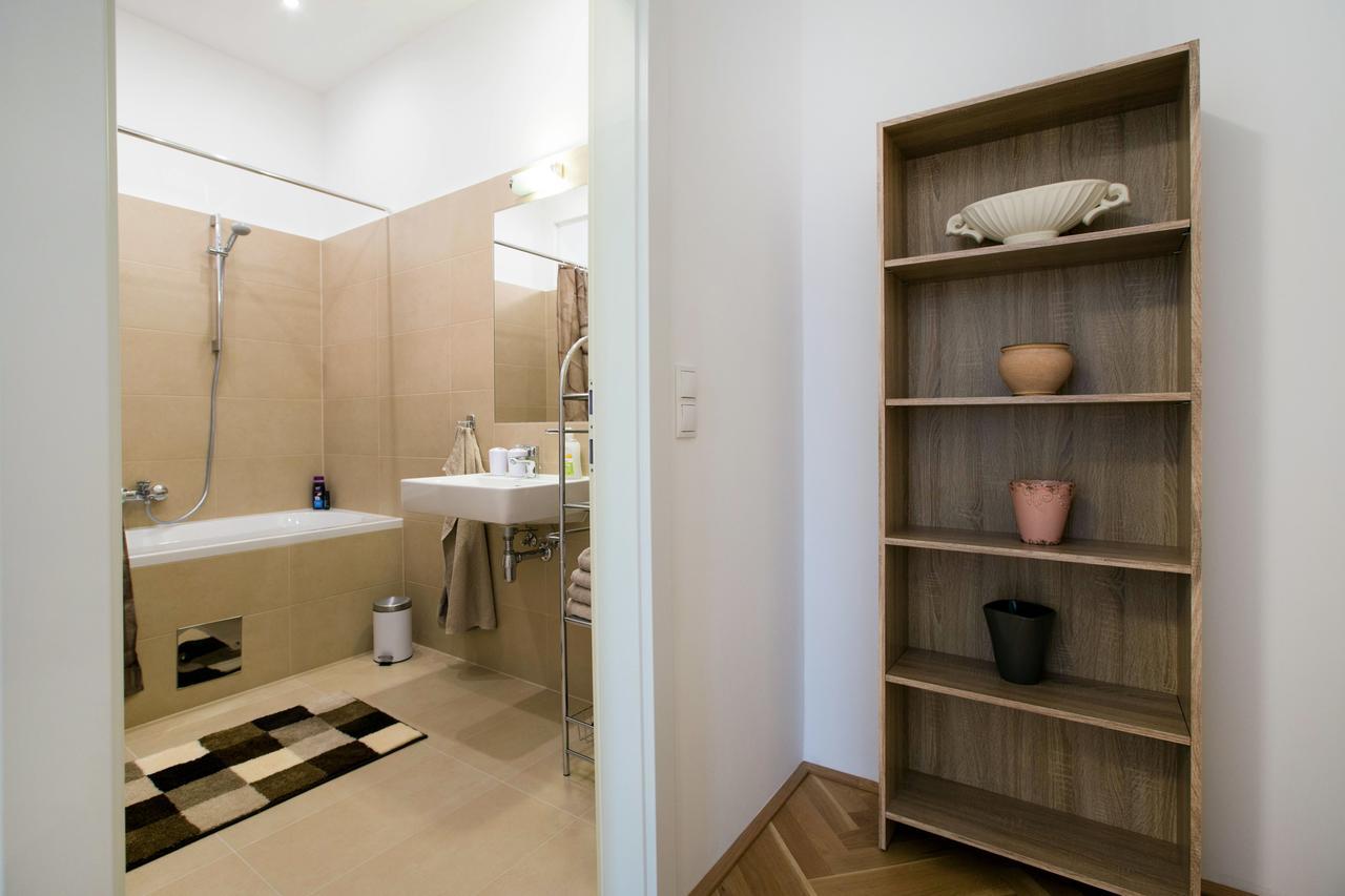 The Barts Apartments - Self Check-In Виена Екстериор снимка